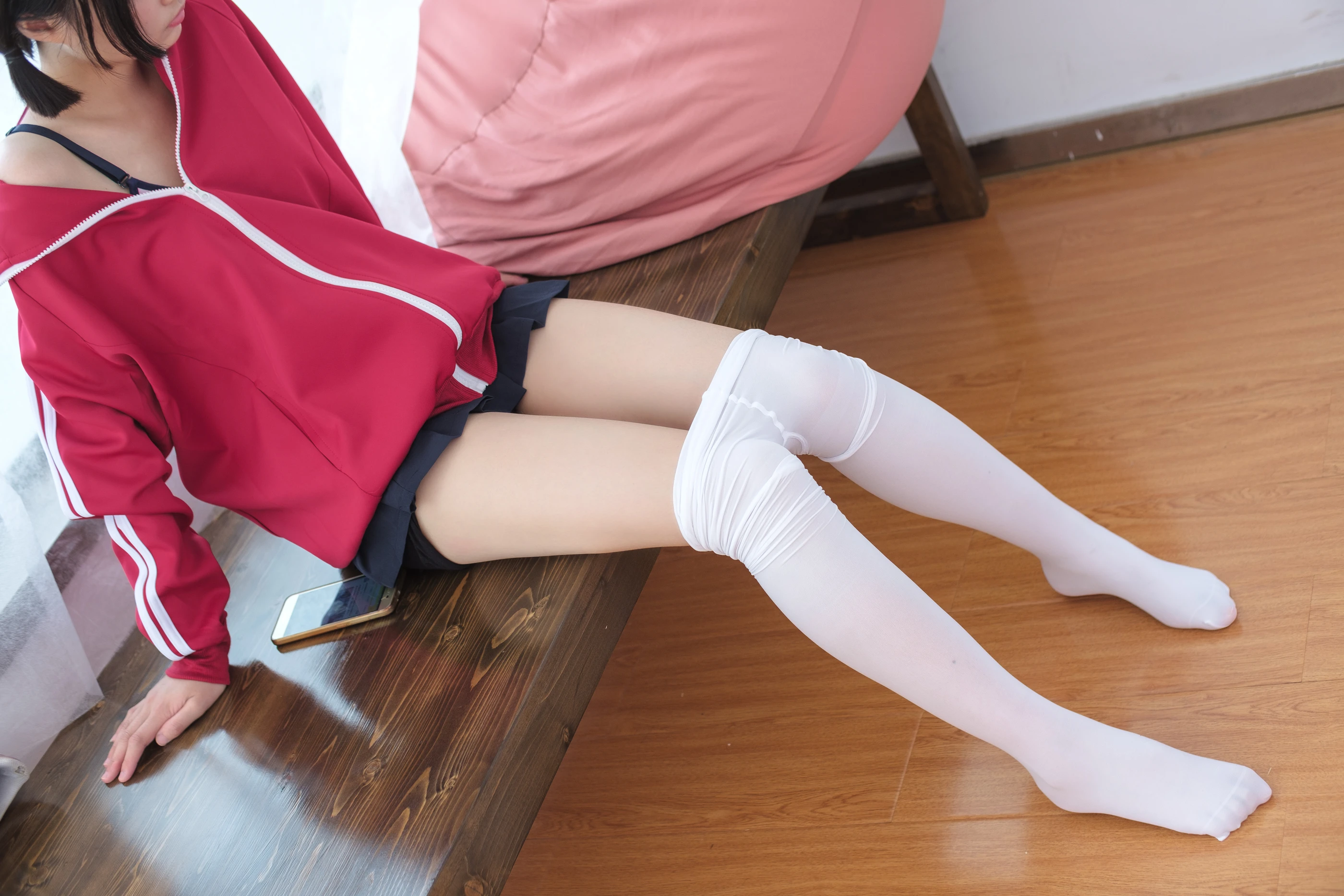 森萝财团 [BETA-026] 红色校服肉丝美足少女 [78P]插图9
